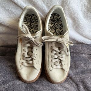 Puma Suede Platform Core sneakers Size 9